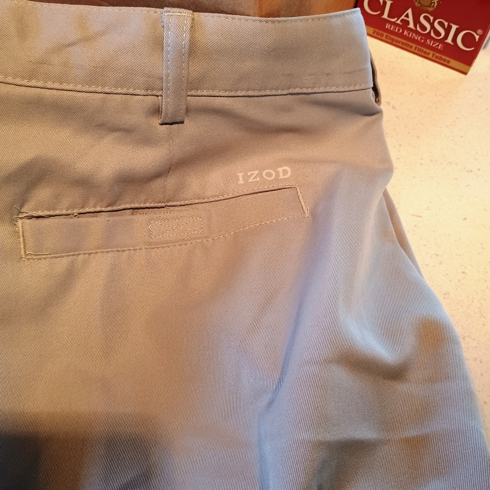 Izod Men's Cargo Shorts in Light Gray Bin 9 - Picture 4 of 6